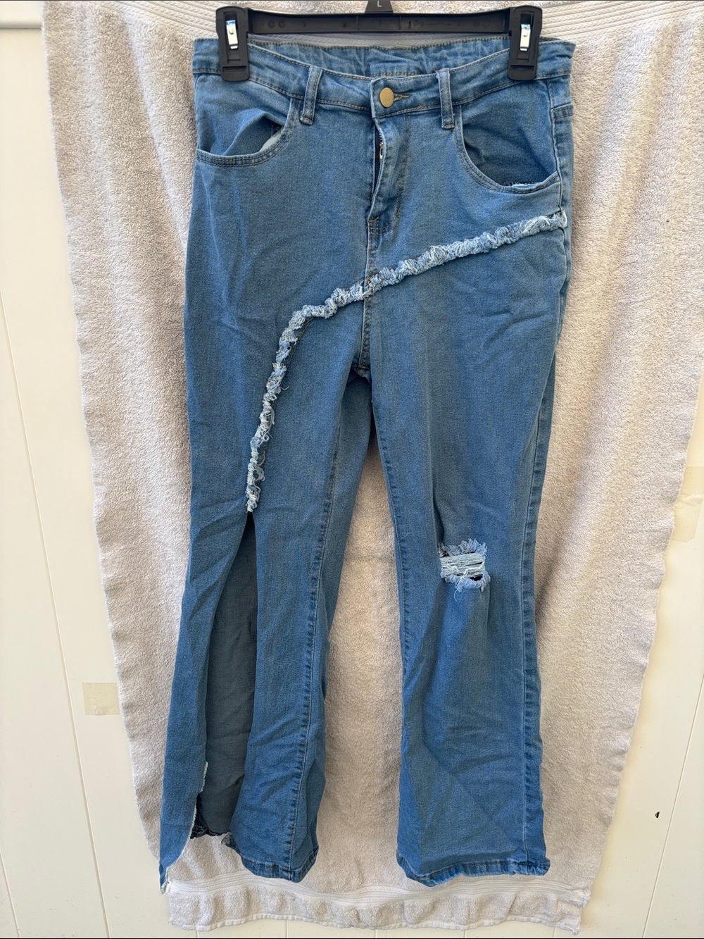 Right slit leg blue jean pants